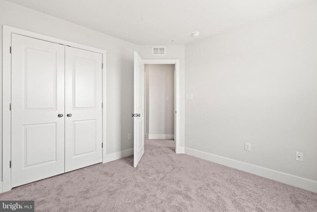 Building Photo - 7754 Meander Ct S