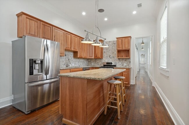 Building Photo - 2922 Banks St