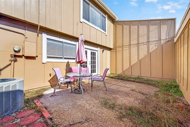 Building Photo - 11677 Village Pl Dr