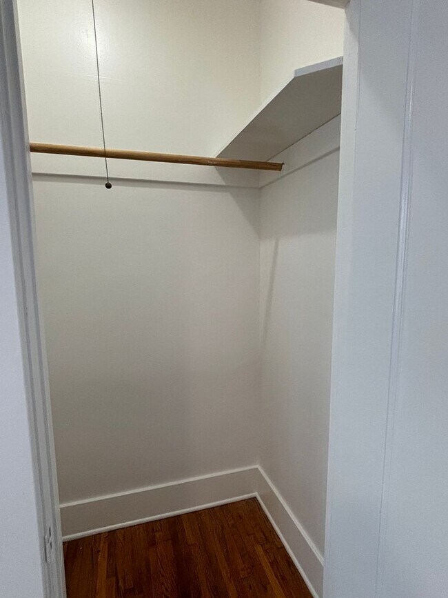 Building Photo - Beautiful 2 Bedroom 1 Bath available now in Long Beach