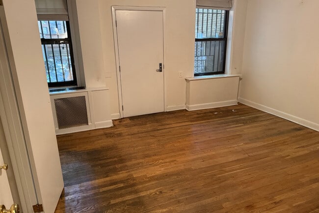 Building Photo - 162 W 81st St