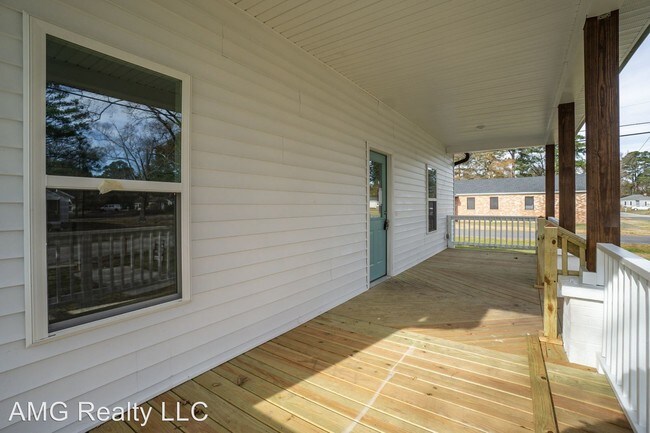 Building Photo - 3 br, 2 bath House - 307 West 1st Street