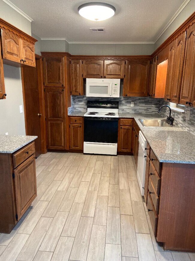 Building Photo - 1506 Canterbury St