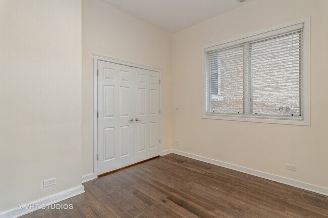 Building Photo - 1644 W Blackhawk St