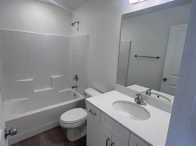 Building Photo - 491 E Rdg Dr