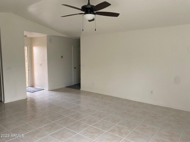 Building Photo - 861 E Glenmere Dr