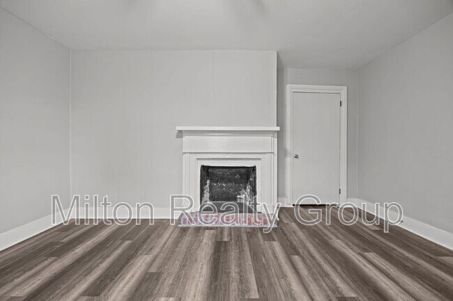 Building Photo - 210 S Elm Ave