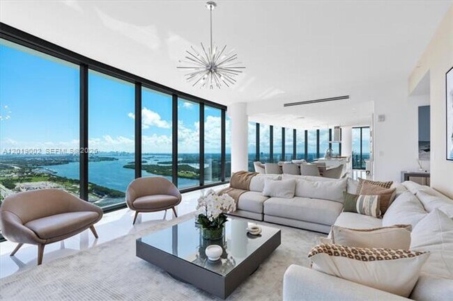 Building Photo - 15701 Collins Ave