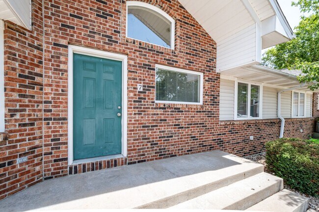 Building Photo - 7 Redtail Ct