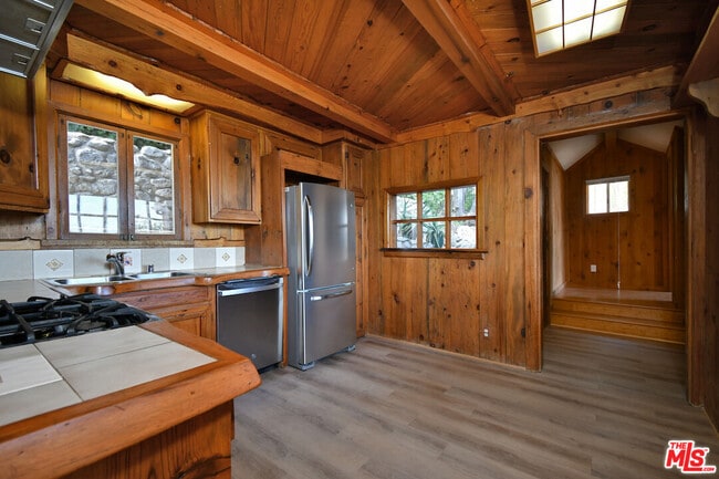 Building Photo - 3682 Berry Dr