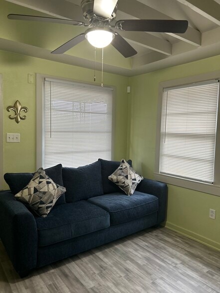 Living room - 9115 Palmetto St