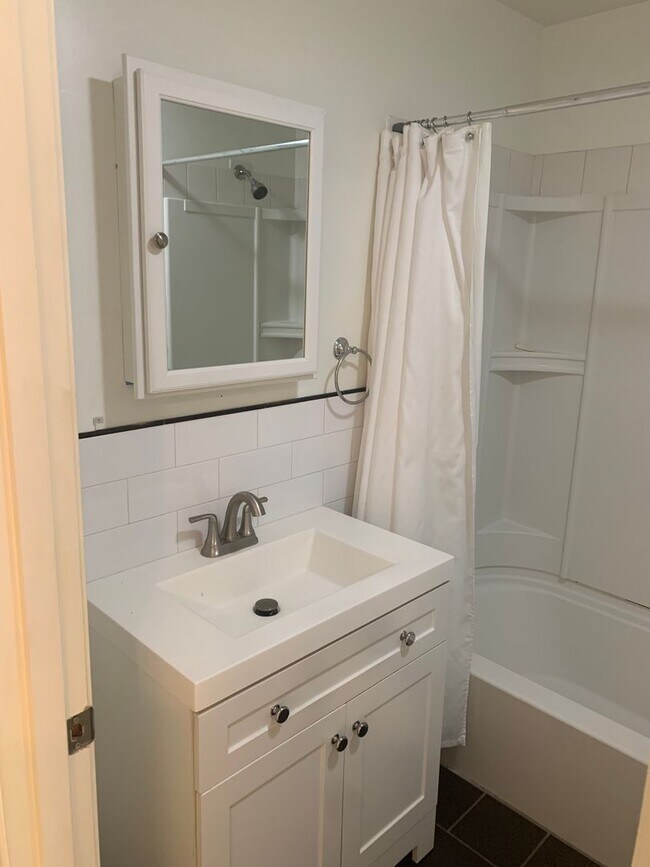 Building Photo - 105-107 Washington Street-Unit 5