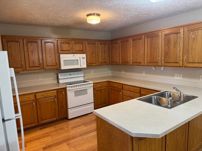 Building Photo - 2524 N Buckingham Rd