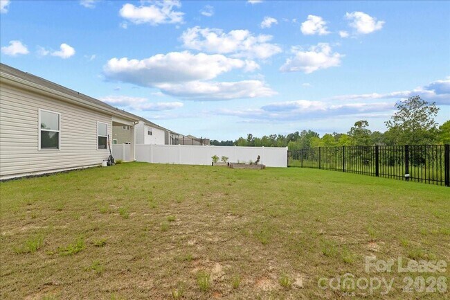 Building Photo - 144 Babbling Brk Dr