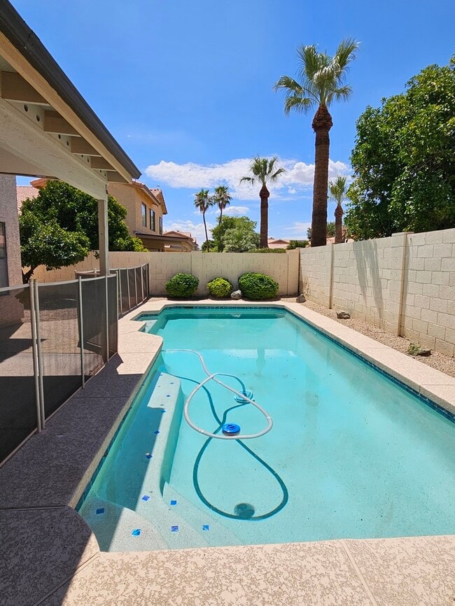 Building Photo - 5 Bedroom with Pool in Warner Ranch