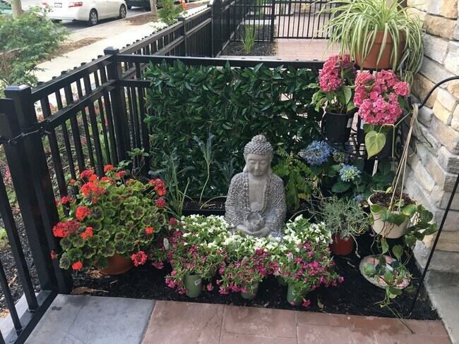 Building Photo - 5967 Raleigh Rd