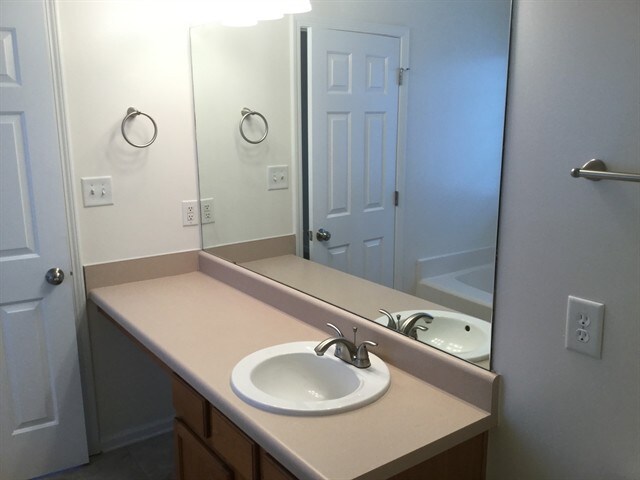 Building Photo - 1308 Crestfield Ct