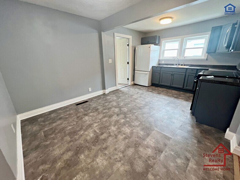 Building Photo - 2018 Walker Ave