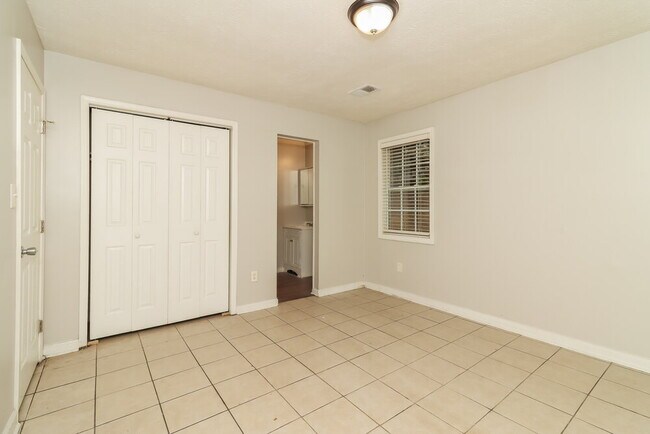 Building Photo - 5539 Hall Cir