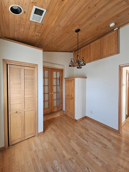 Building Photo - 1705 Fairacre Drive