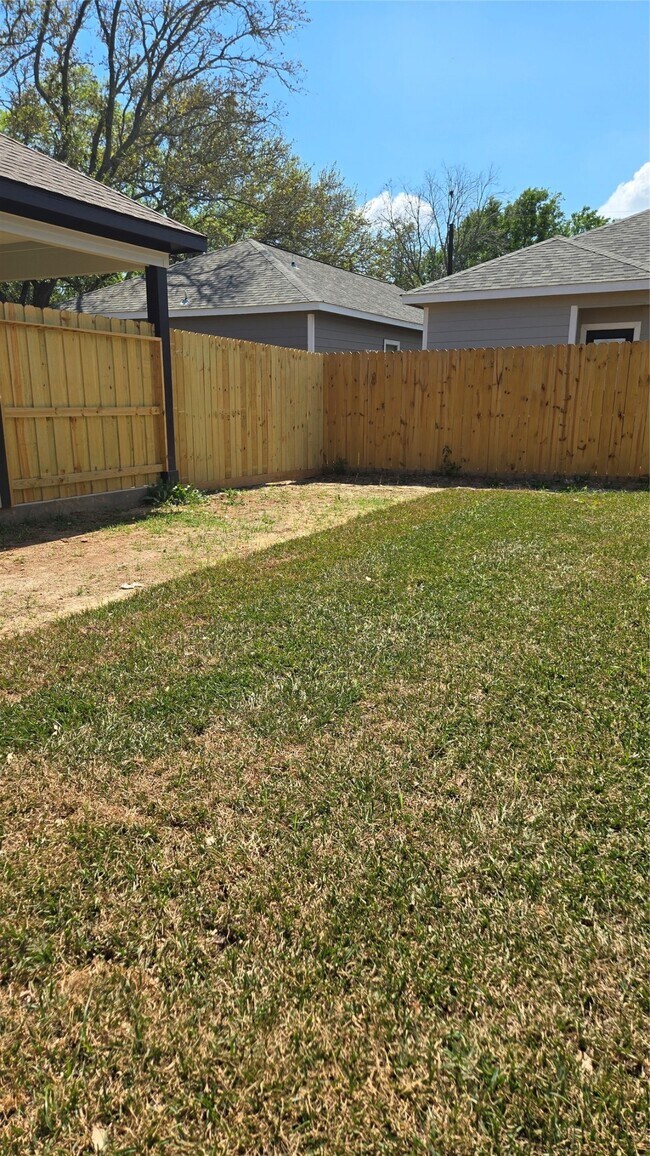 Building Photo - 3710 Harmony Ln