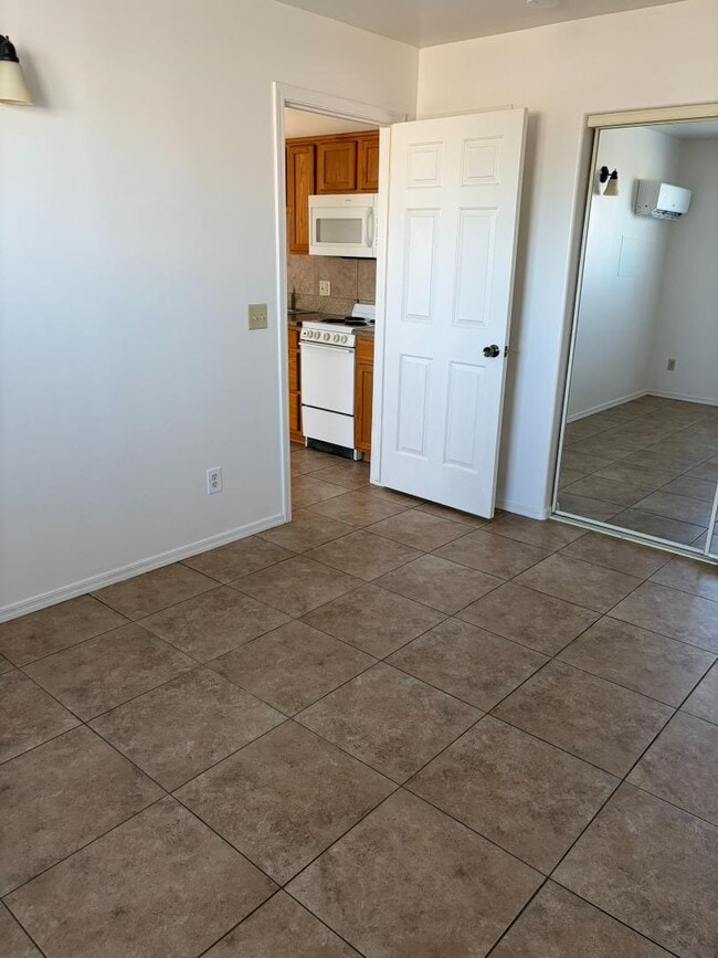 Building Photo - 1291 Vaquero Dr
