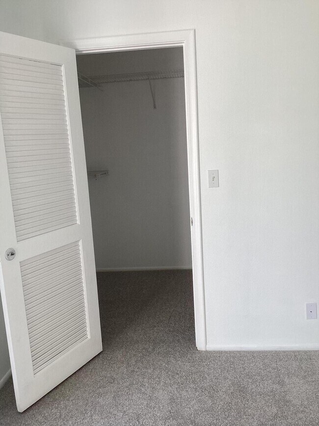 Building Photo - 2308 Bridgewood Dr