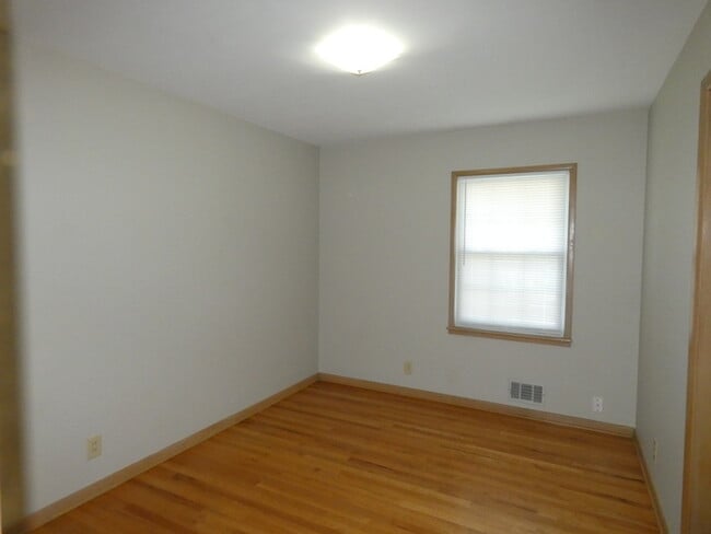 Building Photo - 1608 NE 65th St