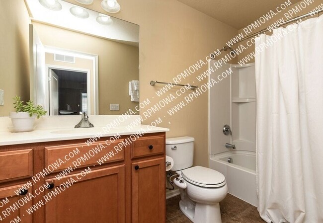 Building Photo - 9155 Coneflower Dr