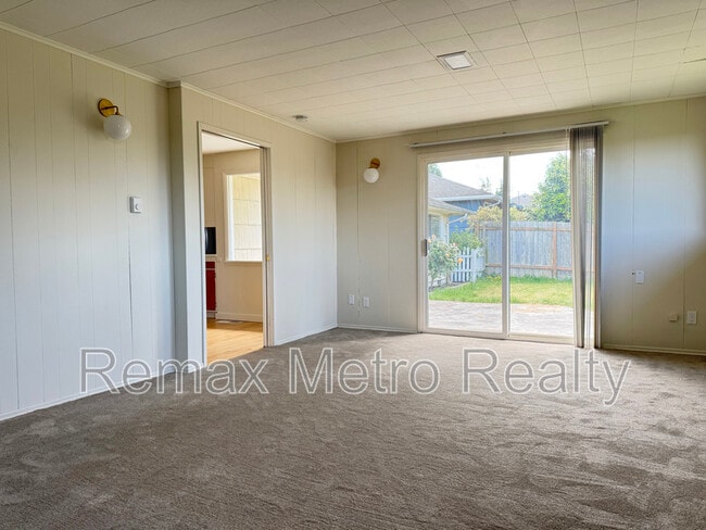 Building Photo - 5622 Beverly Ln