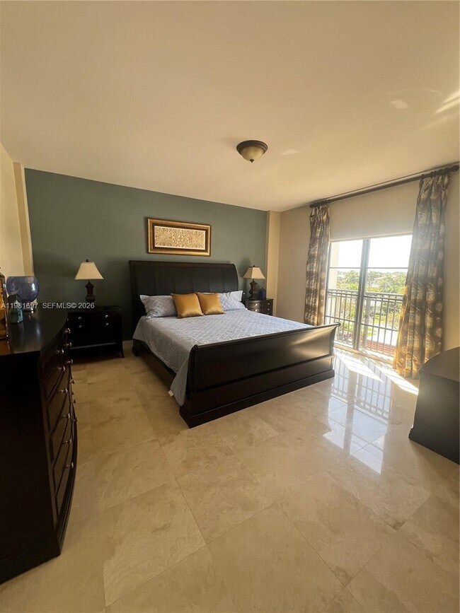 Building Photo - 2401 N Ocean Blvd