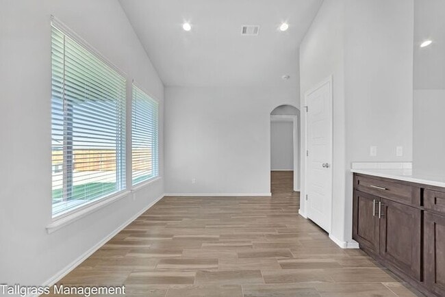 Building Photo - Lease Luxury Living in 'The Tahoe' - A Modern Haven in Owasso