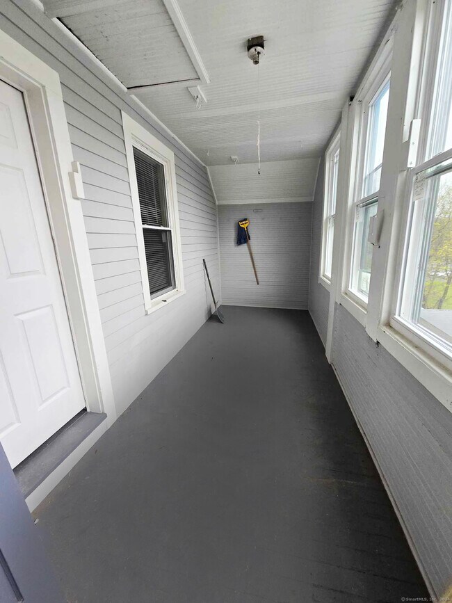 Building Photo - 652 Watertown Ave