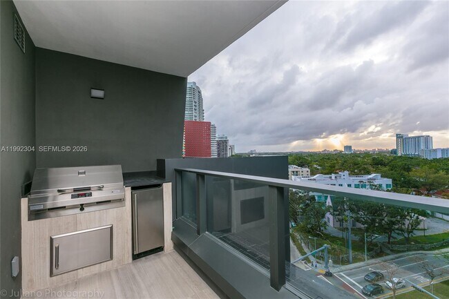 Building Photo - 1451 Brickell Ave
