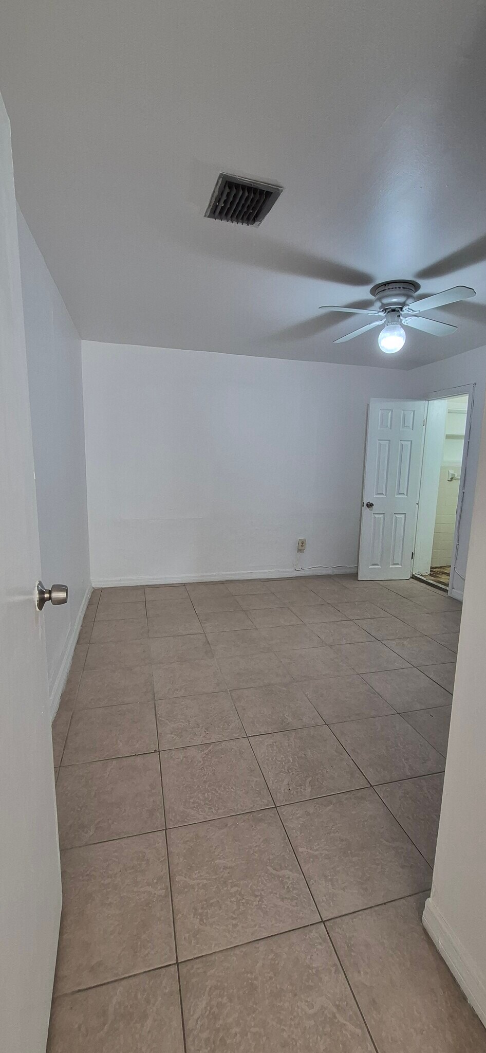 Building Photo - 17152 NE 3rd Ct