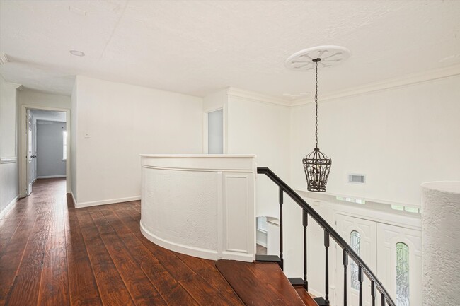 Building Photo - 32726 Riverwood Dr
