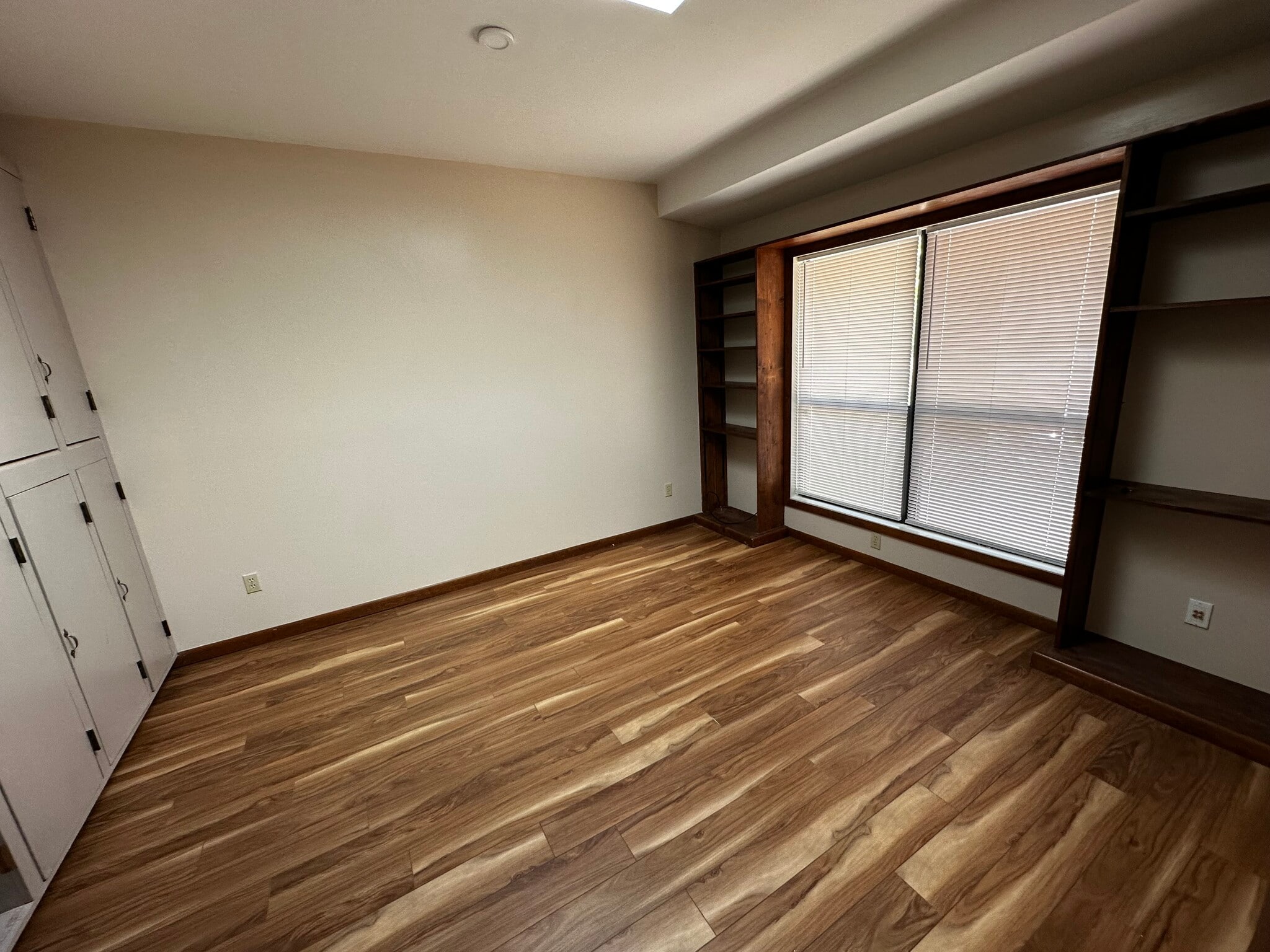 Additional room/study/den - 323 Heather Ct