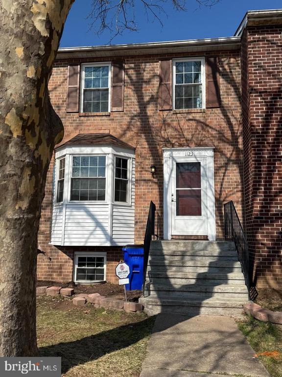 Building Photo - 1123 Keswick Pl