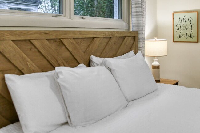Building Photo - 1066 Monroe Blvd