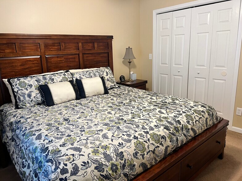 Building Photo - 1155 Swan Dr