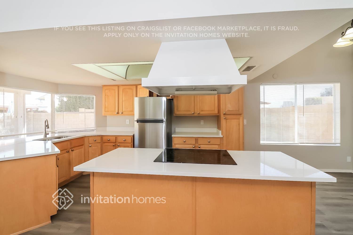 Building Photo - 6142 W Sunnyside Dr