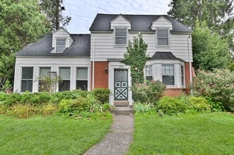 Building Photo - Beautiful Single Family in Bellevue Park