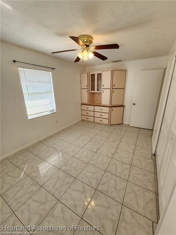 Building Photo - 3302 Dolphin Dr