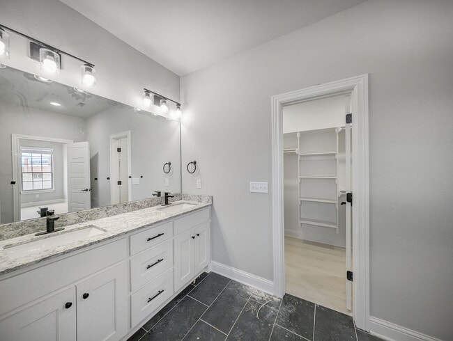 Building Photo - 257 Vicks Cir