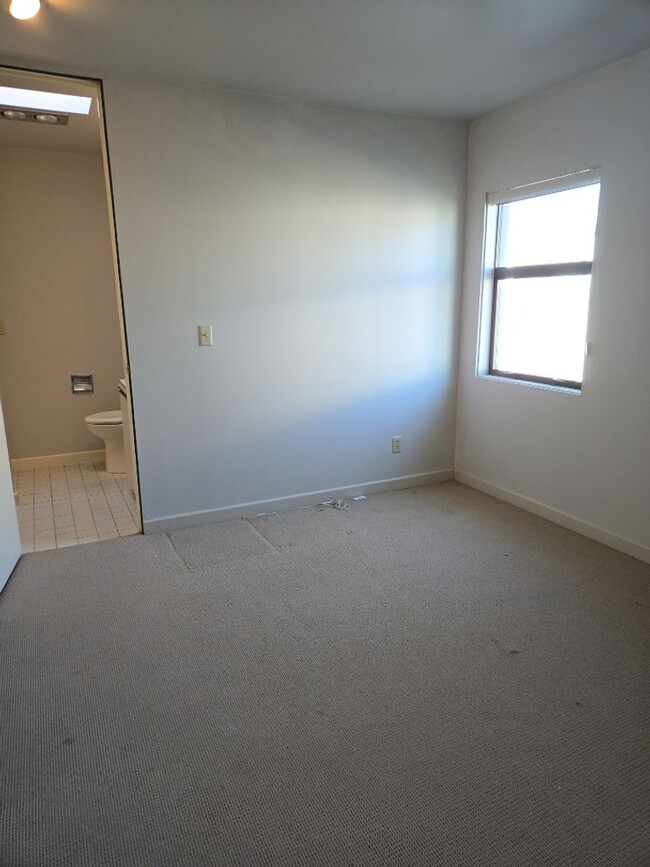 Building Photo - Must See Condo With A Phenomenal View!! $500 move in credit