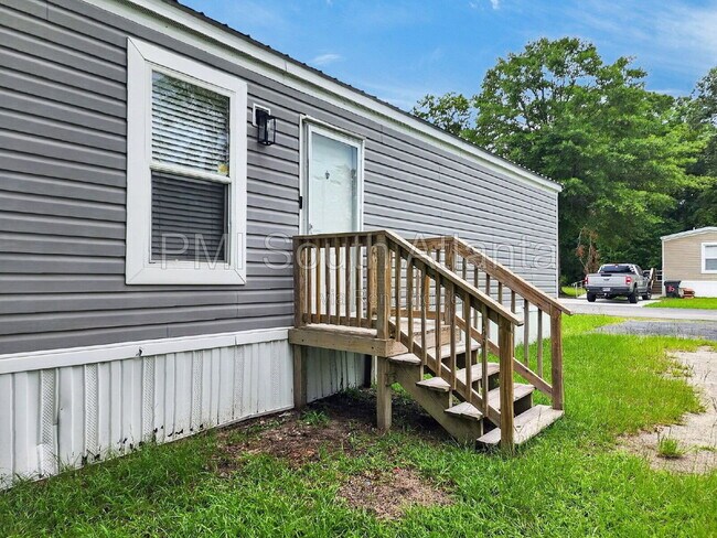 Building Photo - 2621 Jeffersonville Rd