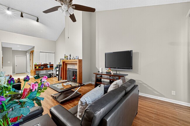 Building Photo - 7655 S Braeswood Blvd