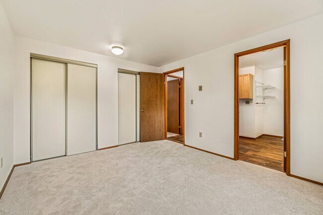 Building Photo - 715 N 130th St