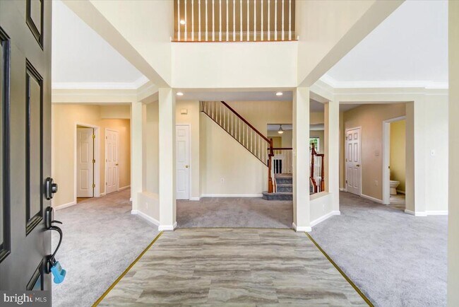 Building Photo - 240 Davis St