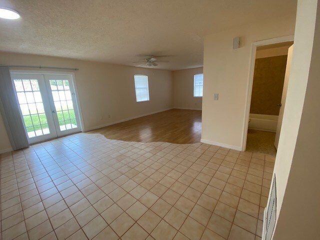 Building Photo - 19 Woodston Ln